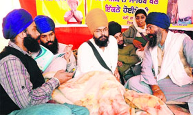  - Damandeep-Singh-yellow-turban-on-hunger-strike-in-Mohali